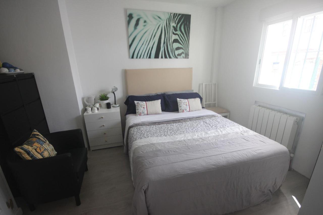 Little Peaceful Retreat Room With Bath, Heating, Terrace, Free Wifi Fridge Easy Parking 마르베야 외부 사진