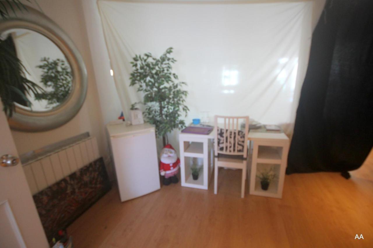 Little Peaceful Retreat Room With Bath, Heating, Terrace, Free Wifi Fridge Easy Parking 마르베야 외부 사진