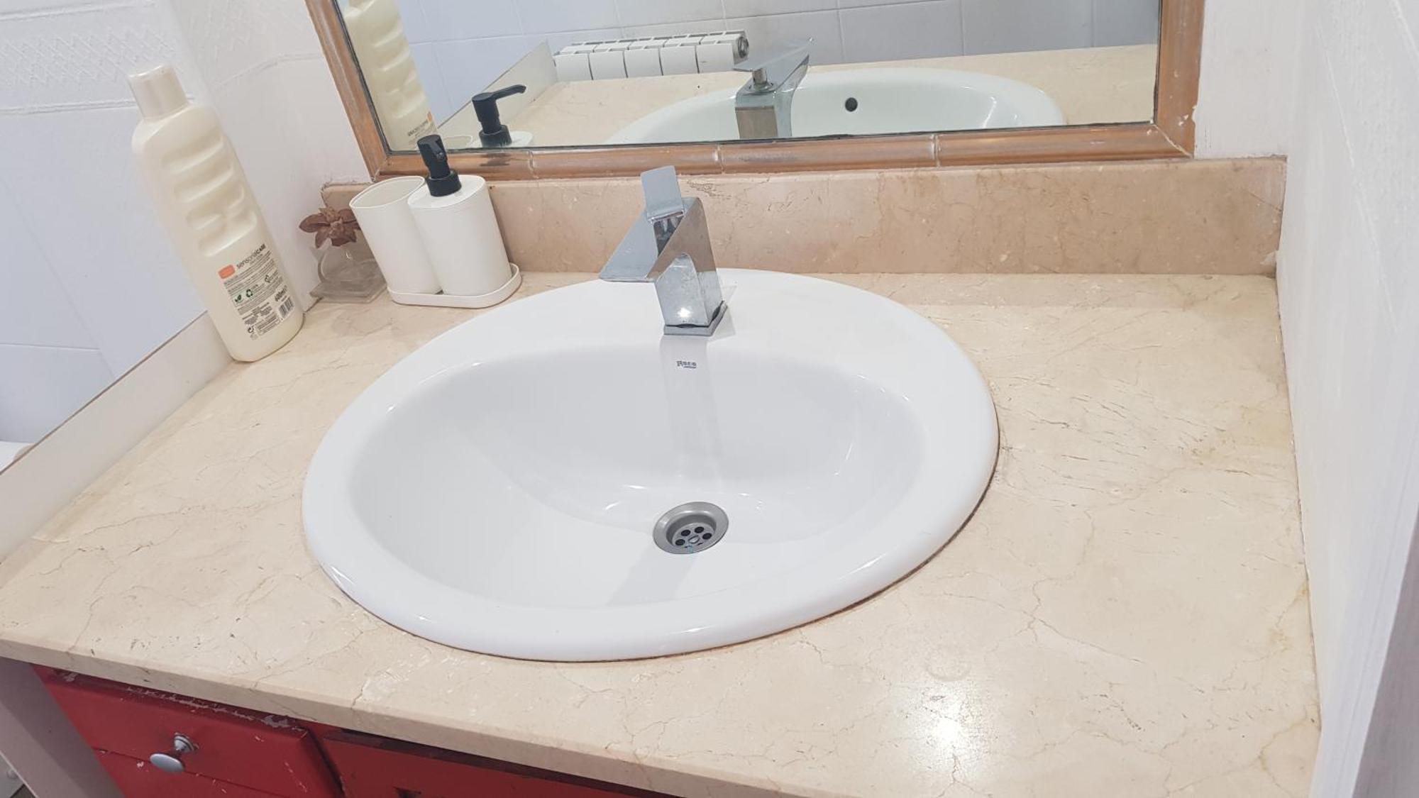 Little Peaceful Retreat Room With Bath, Heating, Terrace, Free Wifi Fridge Easy Parking 마르베야 외부 사진