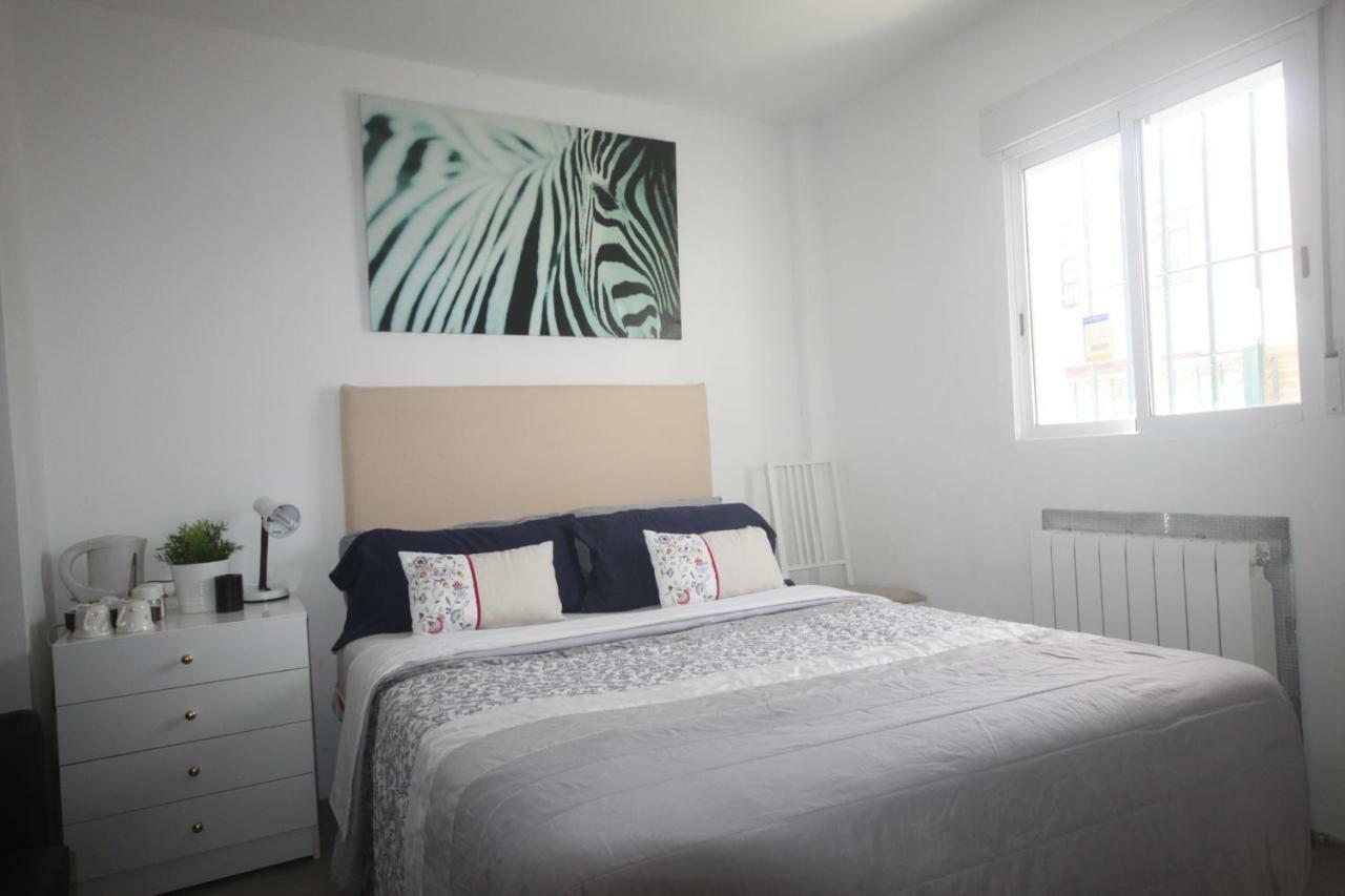 Little Peaceful Retreat Room With Bath, Heating, Terrace, Free Wifi Fridge Easy Parking 마르베야 외부 사진
