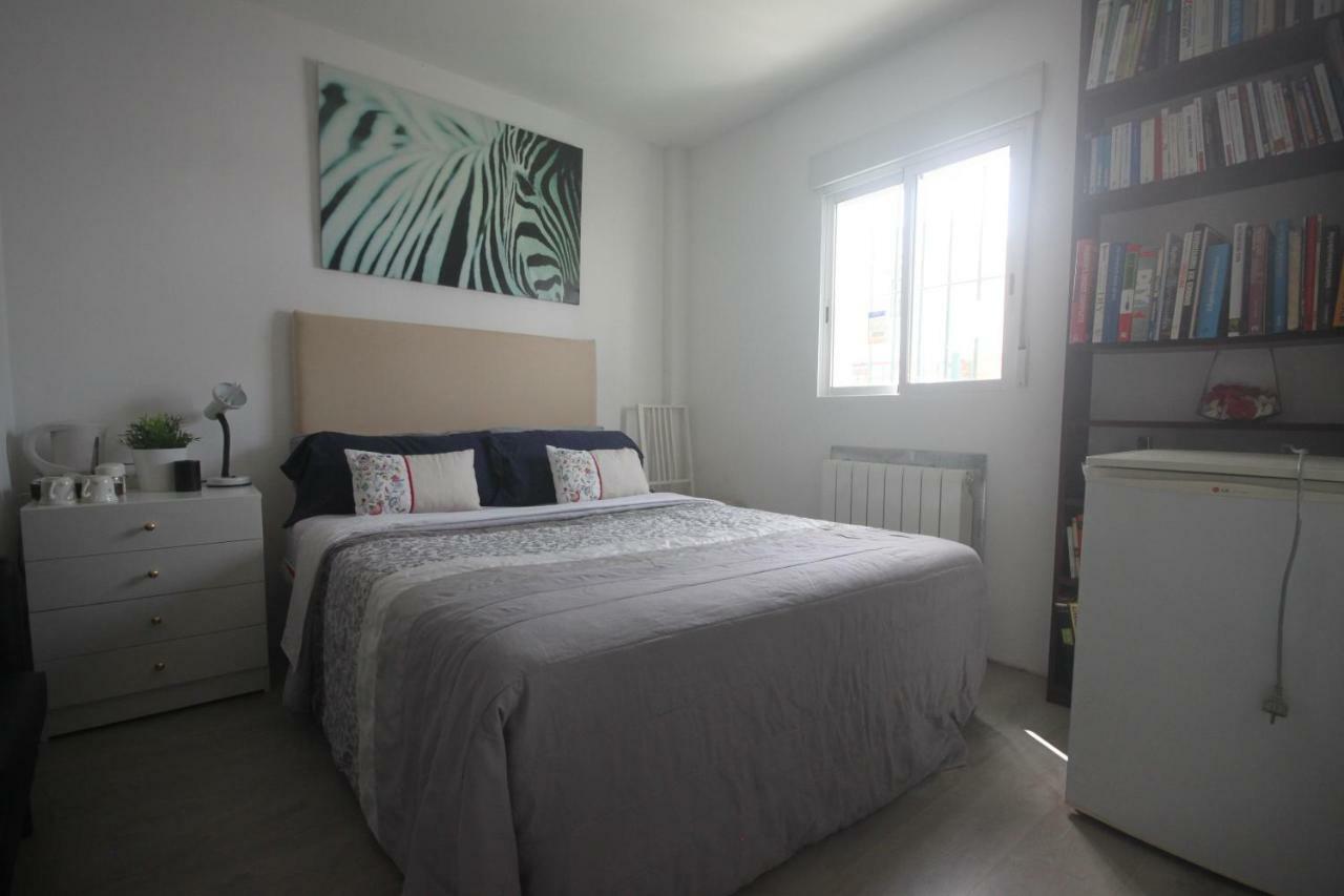 Little Peaceful Retreat Room With Bath, Heating, Terrace, Free Wifi Fridge Easy Parking 마르베야 외부 사진